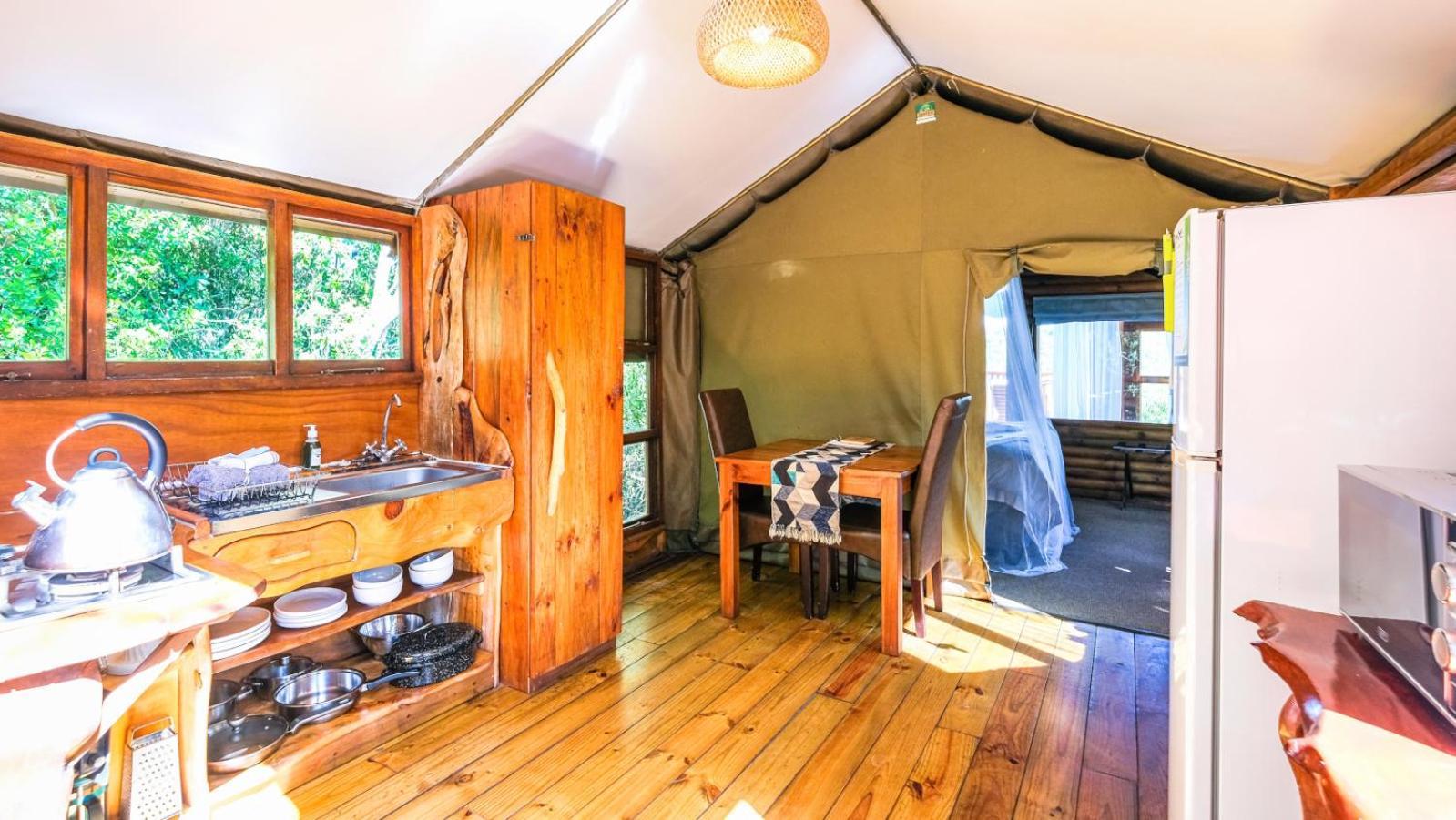 ホテル テニクア ツリートップス Karatara Settlement 部屋 写真